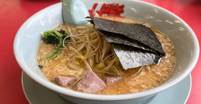 【MONEY PLUS執筆】「一風堂」「山岡家」「町田商店」ラーメン御三家、2025年の騰落率トップは？