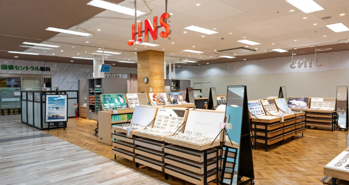 【MONEY PLUS更新！】下方修正なのになぜストップ高？ 「ジンズ」の決算から学ぶ、株価の動きを読むポイント